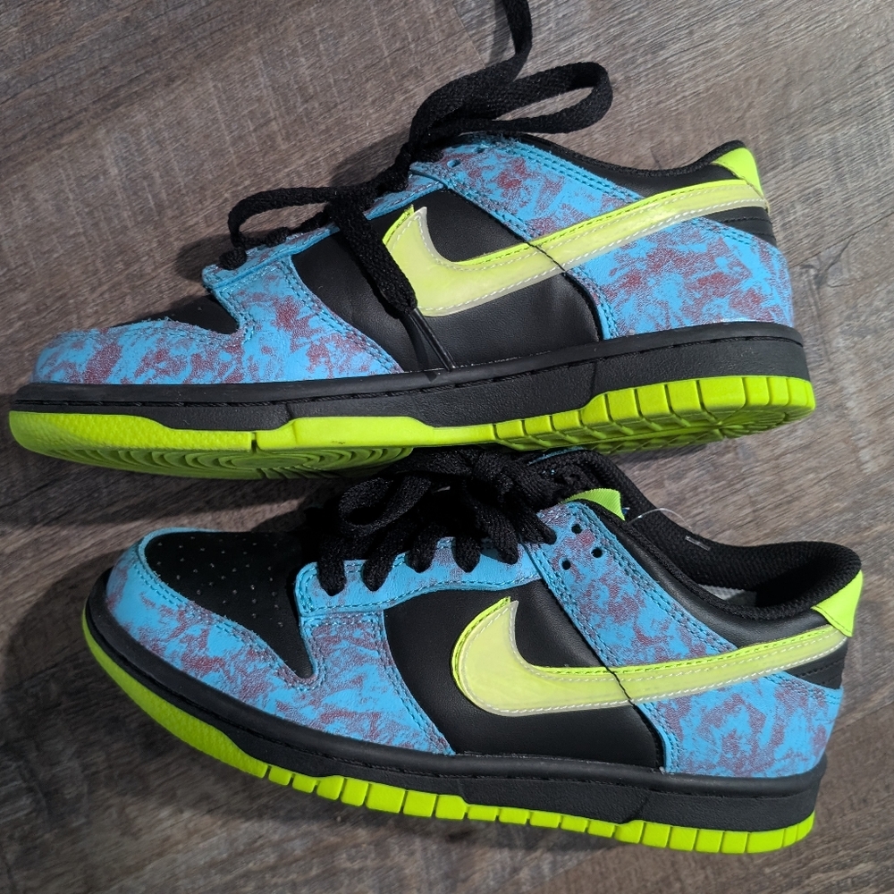 Nike Dunk Low SE Acid wash Baltic Blue Volt Size 4Y